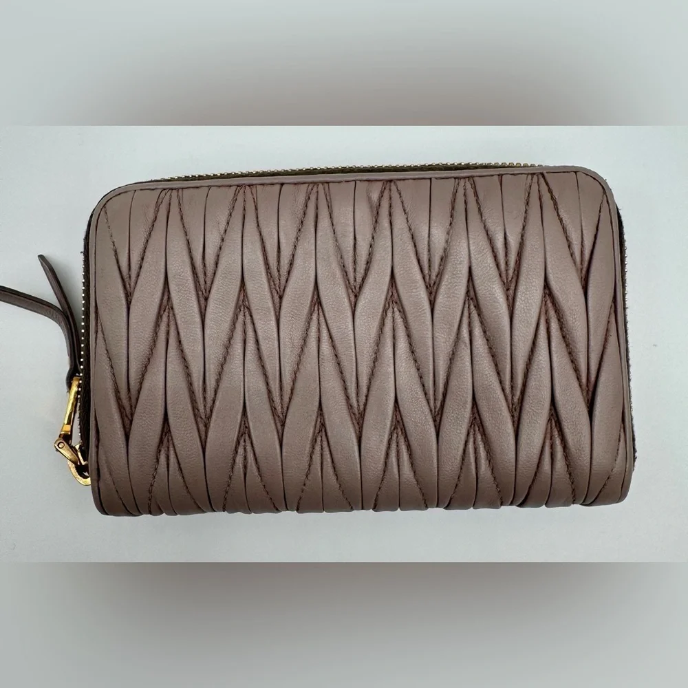 Miu Miu Taupe Quilted Leather Wallet | Professional Refurbished